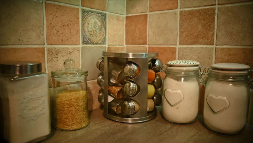 Se strică înainte să expire! Alimente pe care să le arunci ACUM, chiar dacă sunt în termen